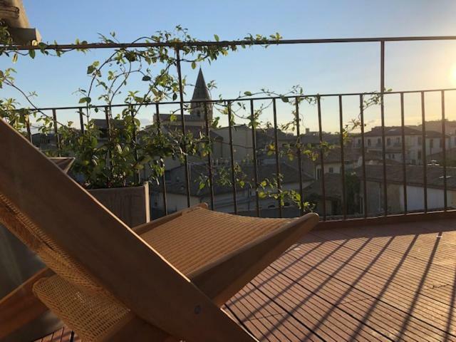 Appartement Avec Terrasse Panoramique Au Coeur De Νιμ Εξωτερικό φωτογραφία